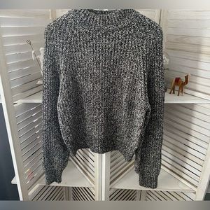 🛍️Universal Thread Sweater